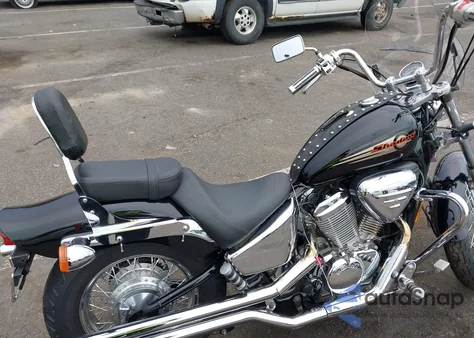 2001 Honda Shadow z USA, uszkodzony, nr VIN JH2PCT1311K221002